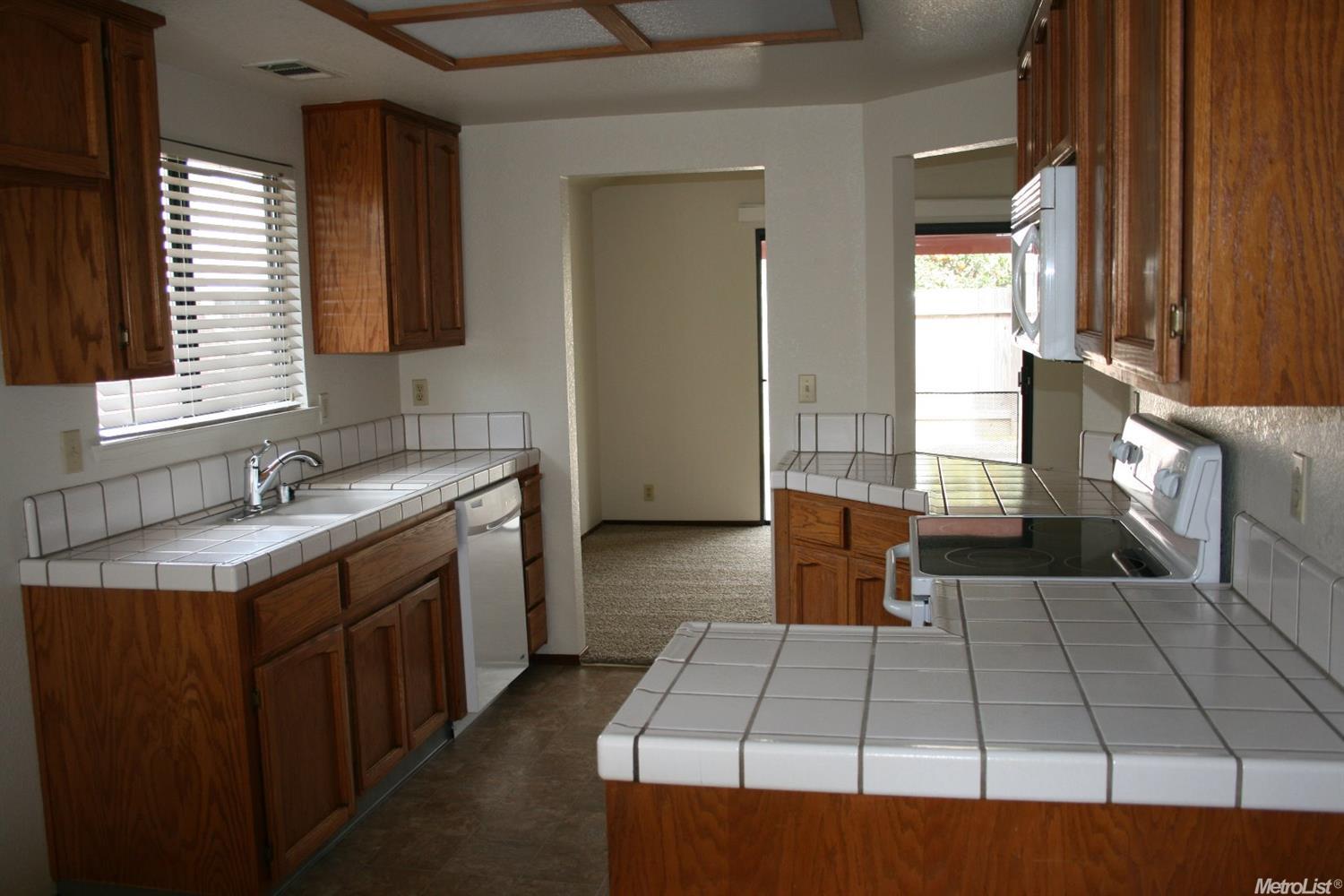 2409 Saddleback Ln, Modesto, CA 95355 photo 2