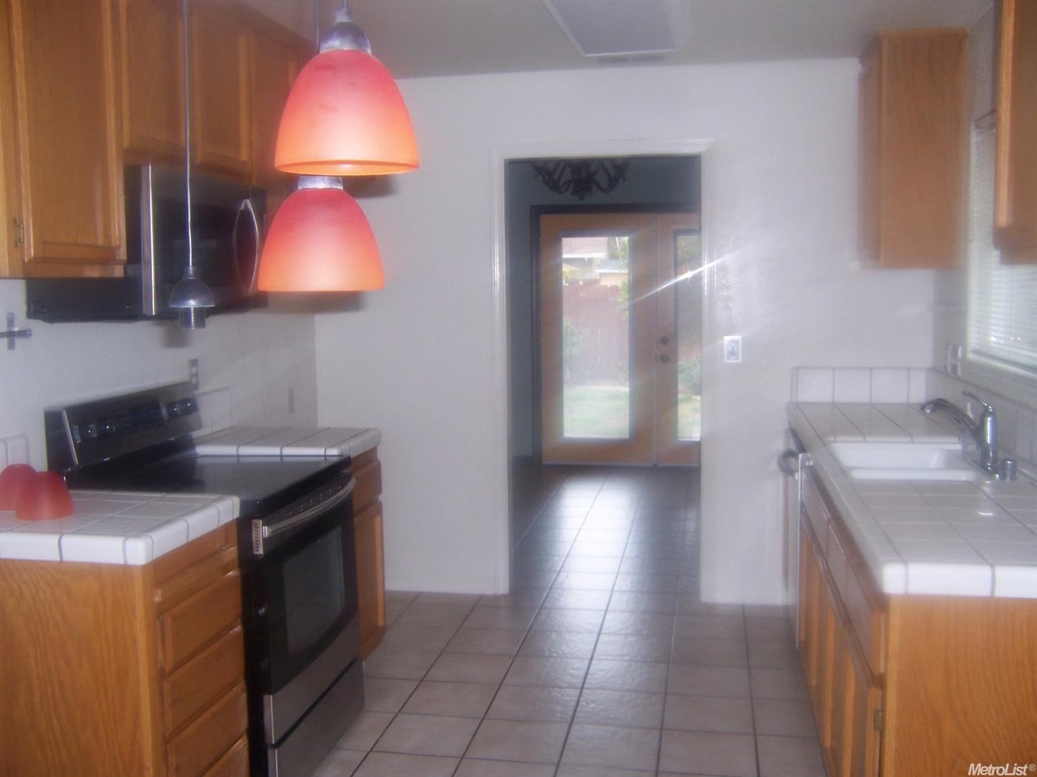 577 Sunrise Pl, Lathrop, CA 95330 photo 7