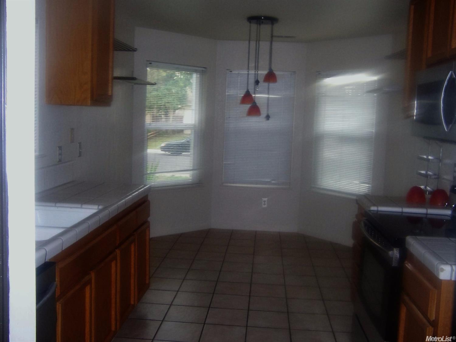 577 Sunrise Pl, Lathrop, CA 95330 photo 8