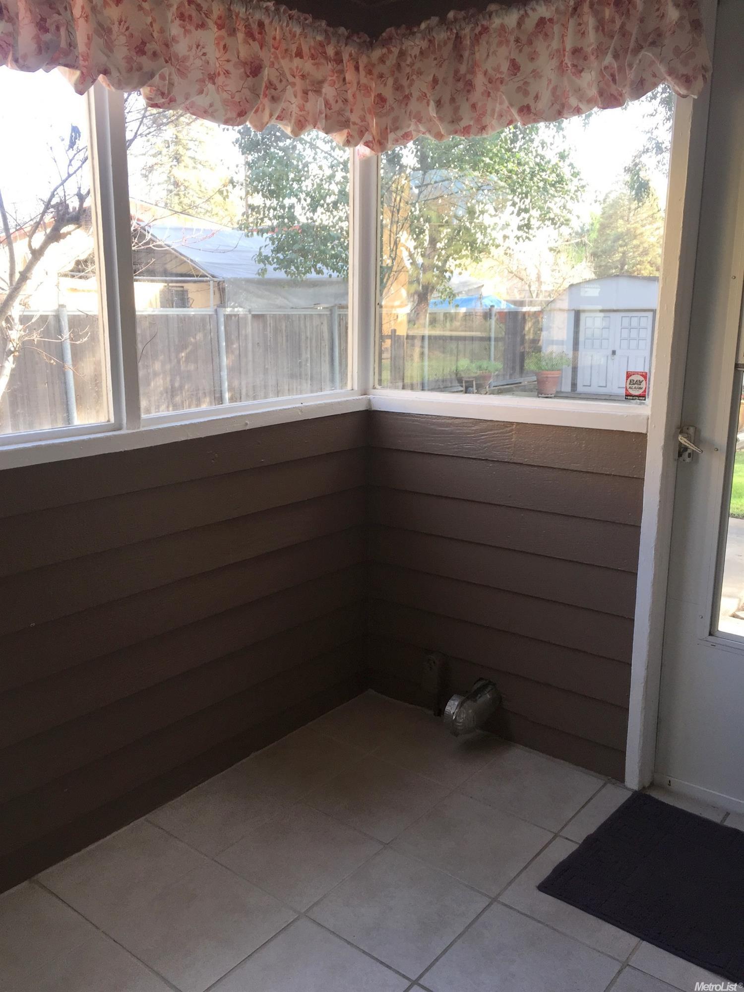 656 W Main St, Turlock, CA 95380 photo 5