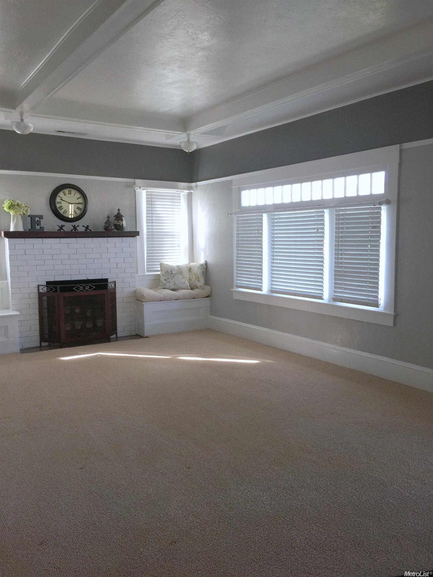 656 W Main St, Turlock, CA 95380 photo 2