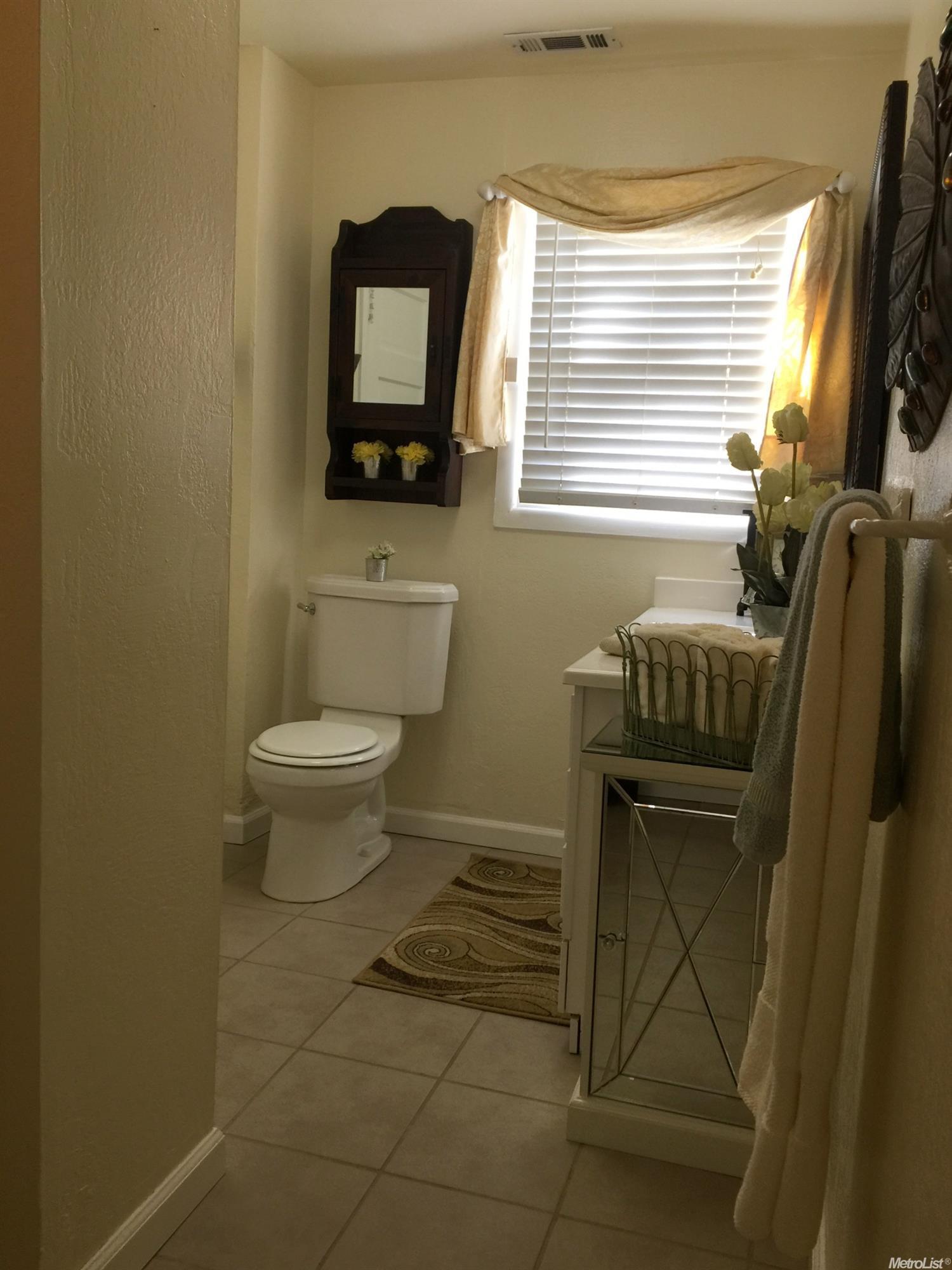 656 W Main St, Turlock, CA 95380 photo 11