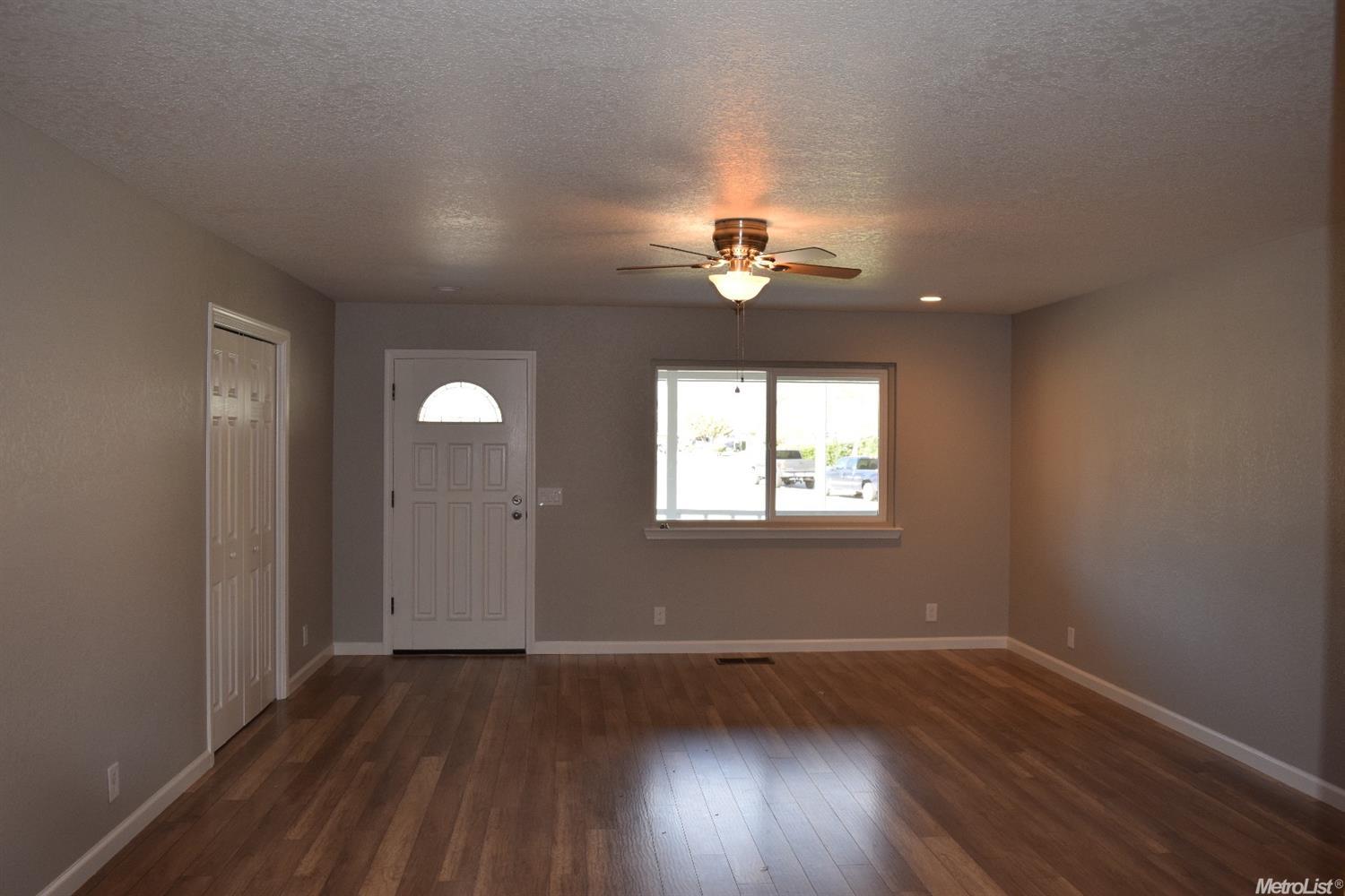 1032 Jordanolo Dr, Ripon, CA 95366 photo 2