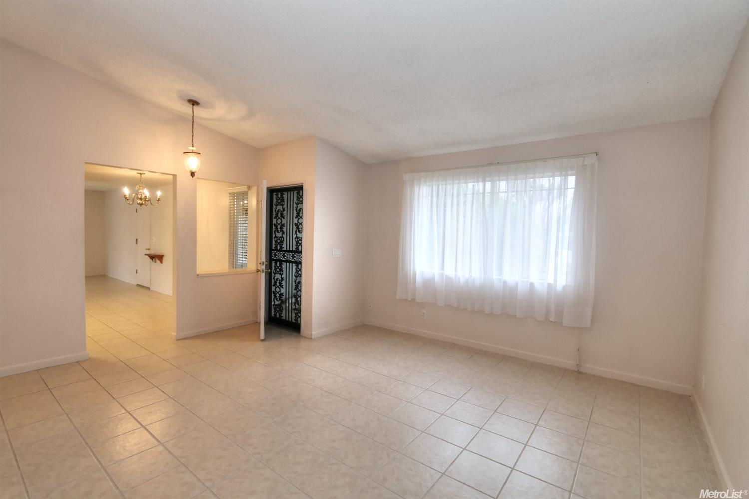 8417 Pyracantha Ct, Orangevale, CA 95662 photo 5
