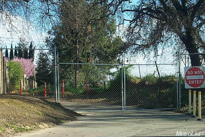 1318 Mitchell Rd, Modesto, CA 95351 photo 1
