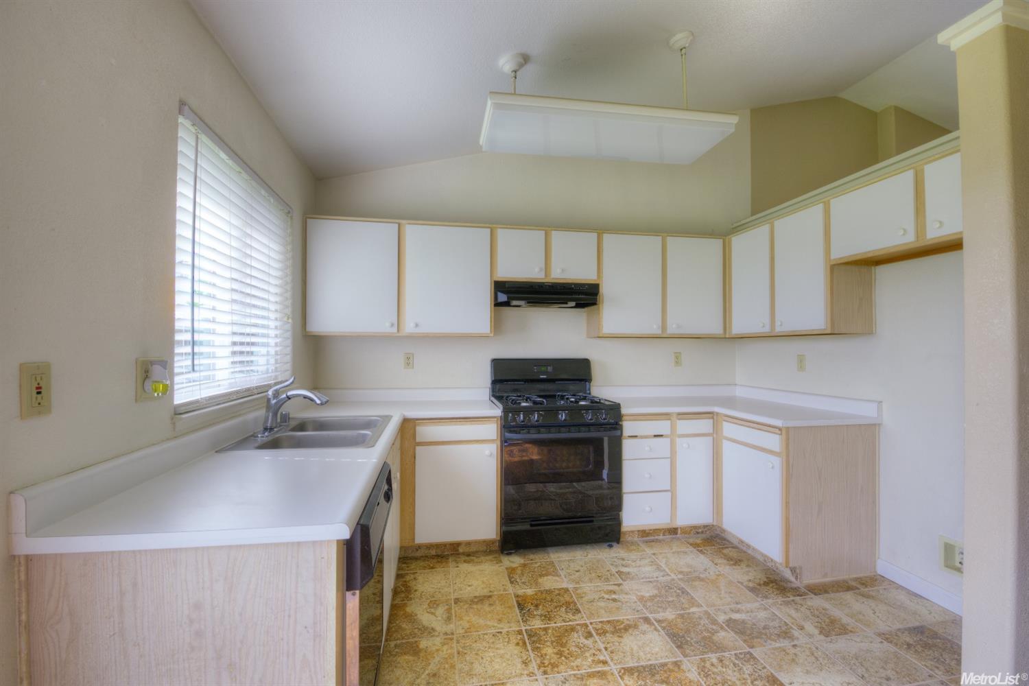 1312 Cribari Dr, Modesto, CA 95358 photo 9