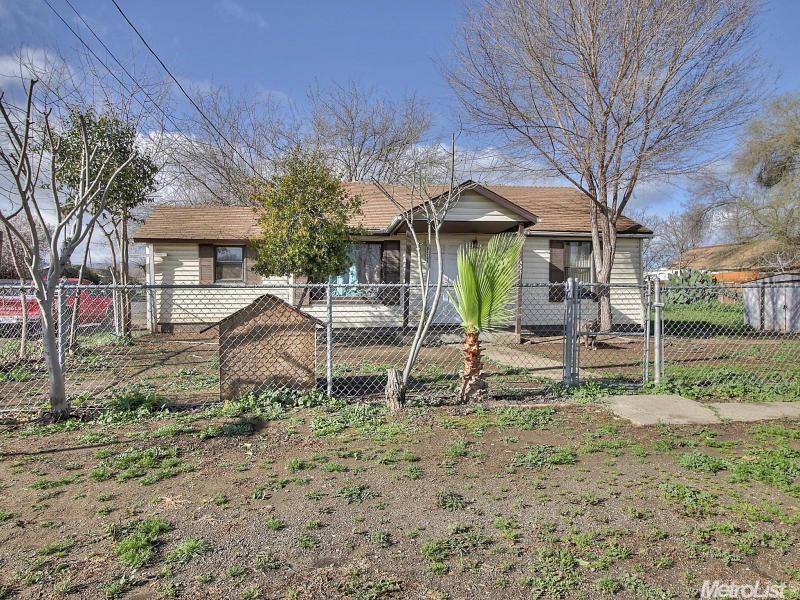 8521 Stakes St, Patterson, CA 95363 photo 2
