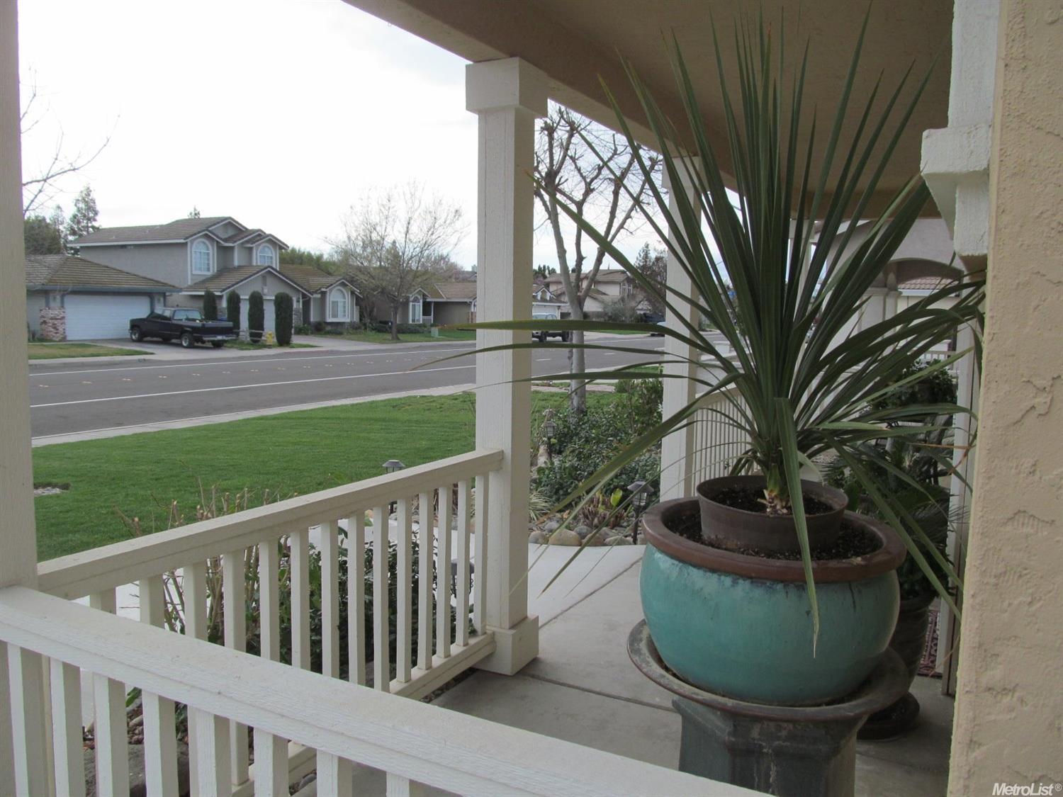 975 W Springer Dr, Turlock, CA 95382 photo 2
