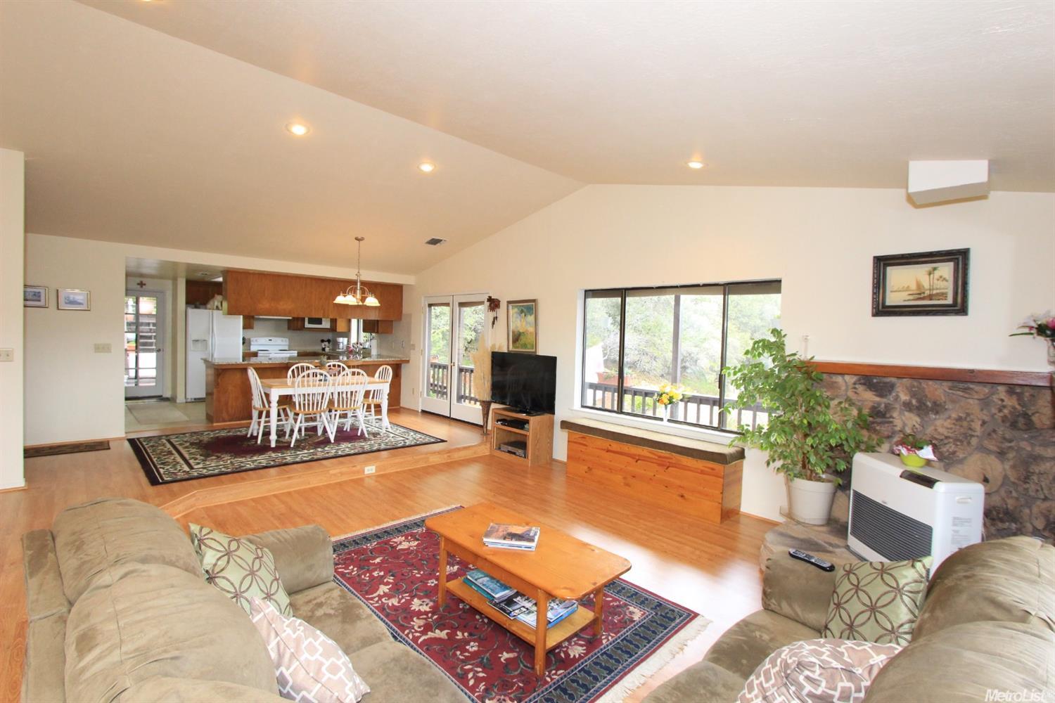14200 Hillview Ct, Sonora, CA 95370 photo 2