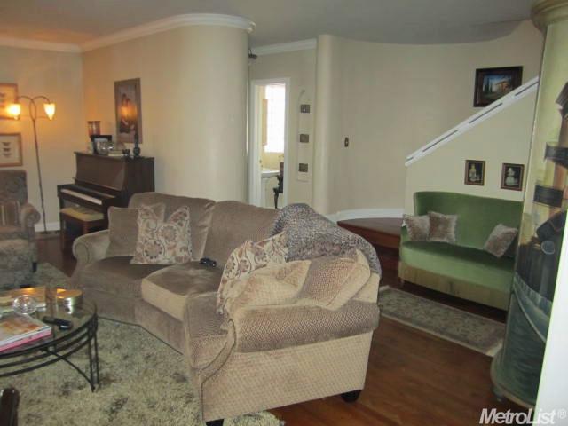 810 W Walnut St, Lodi, CA 95240 photo 4
