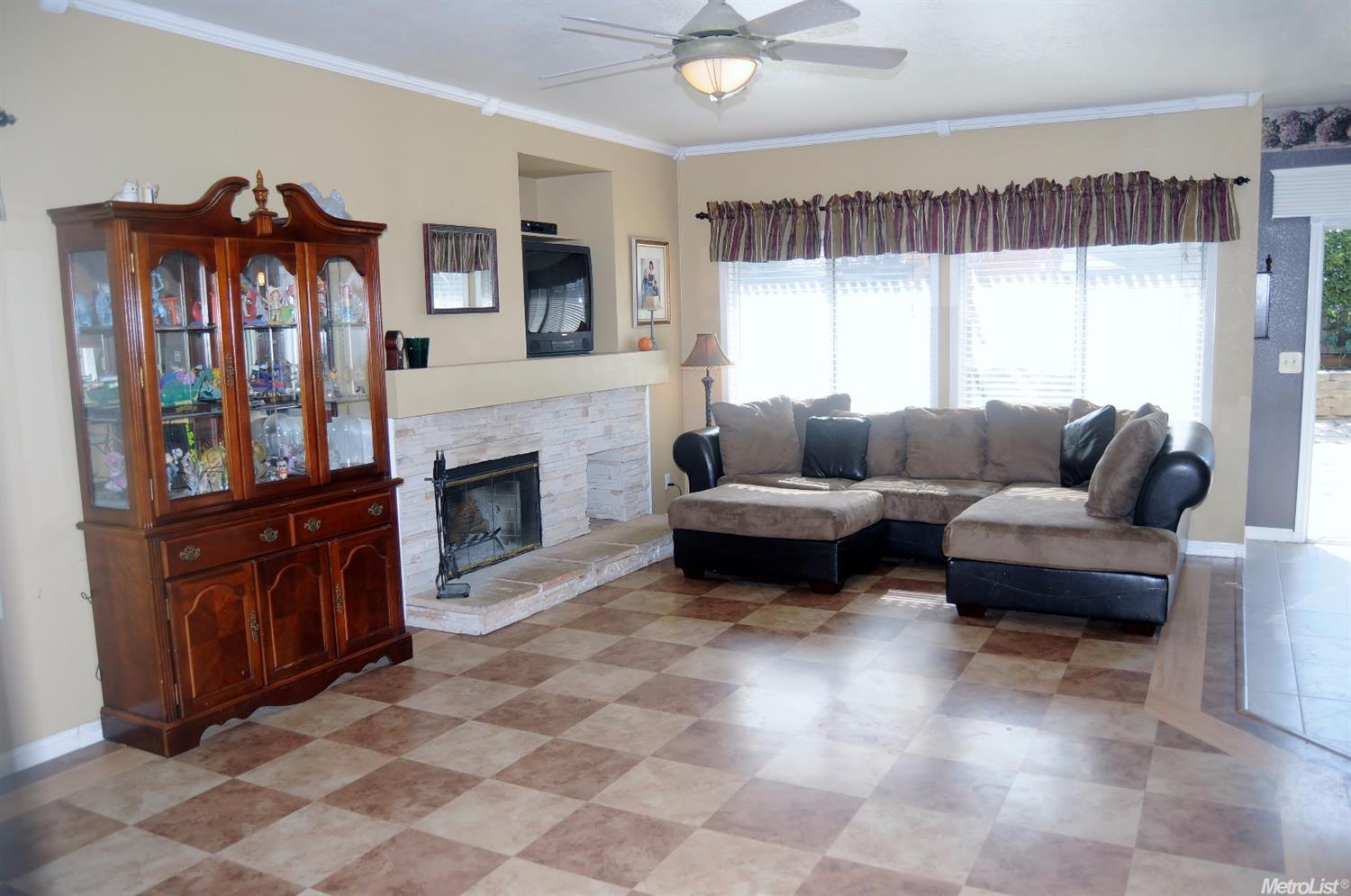 942 Darby Dr, Tracy, CA 95377 photo 8