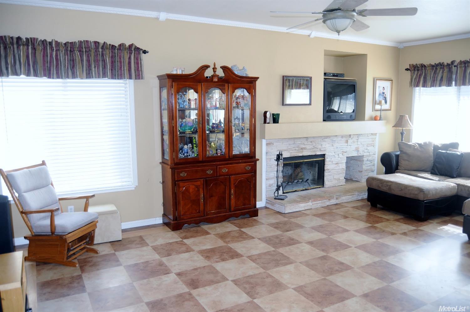 942 Darby Dr, Tracy, CA 95377 photo 7