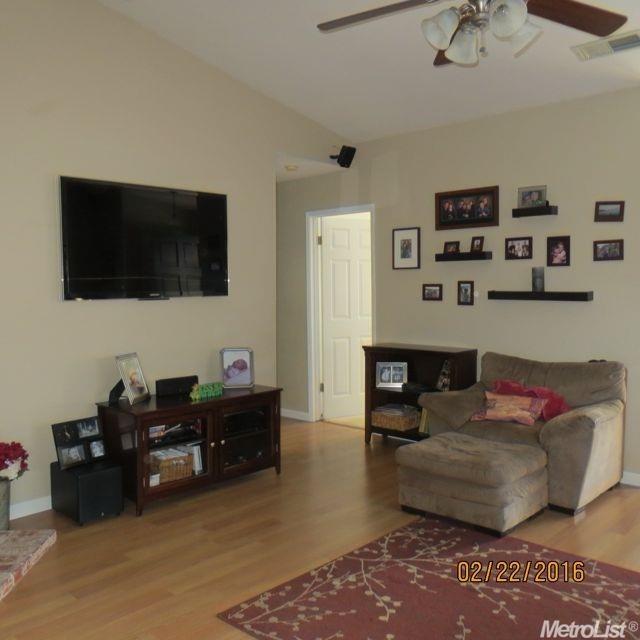 325 Fullerton Dr, Turlock, CA 95382 photo 2