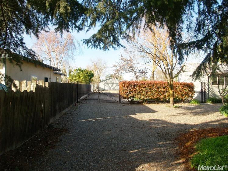 1669 Elm Ave, Modesto, CA 95358 photo 3