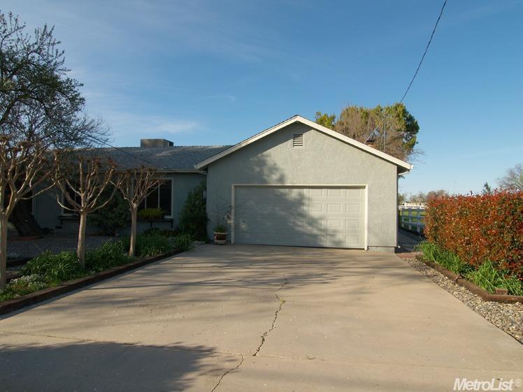1669 Elm Ave, Modesto, CA 95358 photo 2