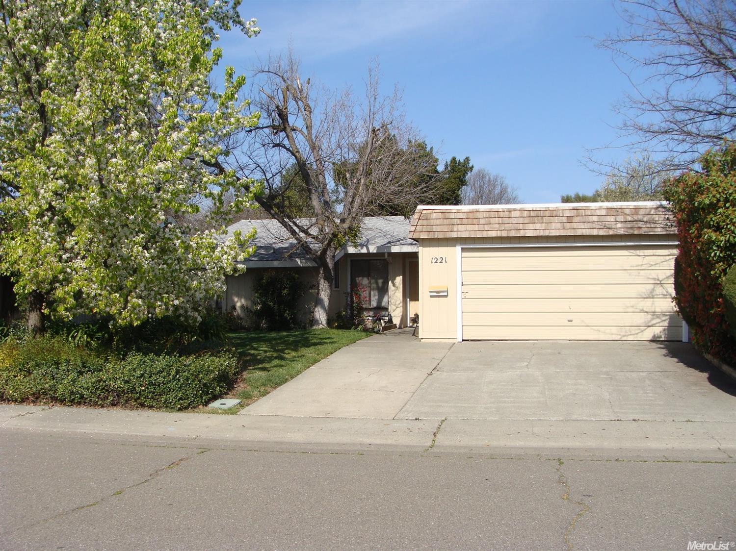 1221 Auburn Dr, Davis, CA 95616 photo 1