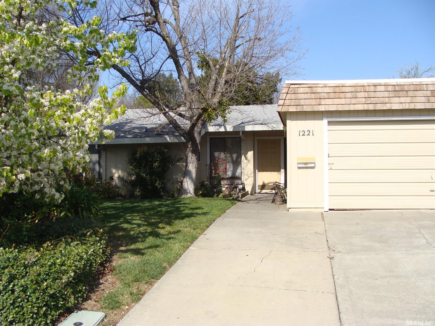 1221 Auburn Dr, Davis, CA 95616 photo 2