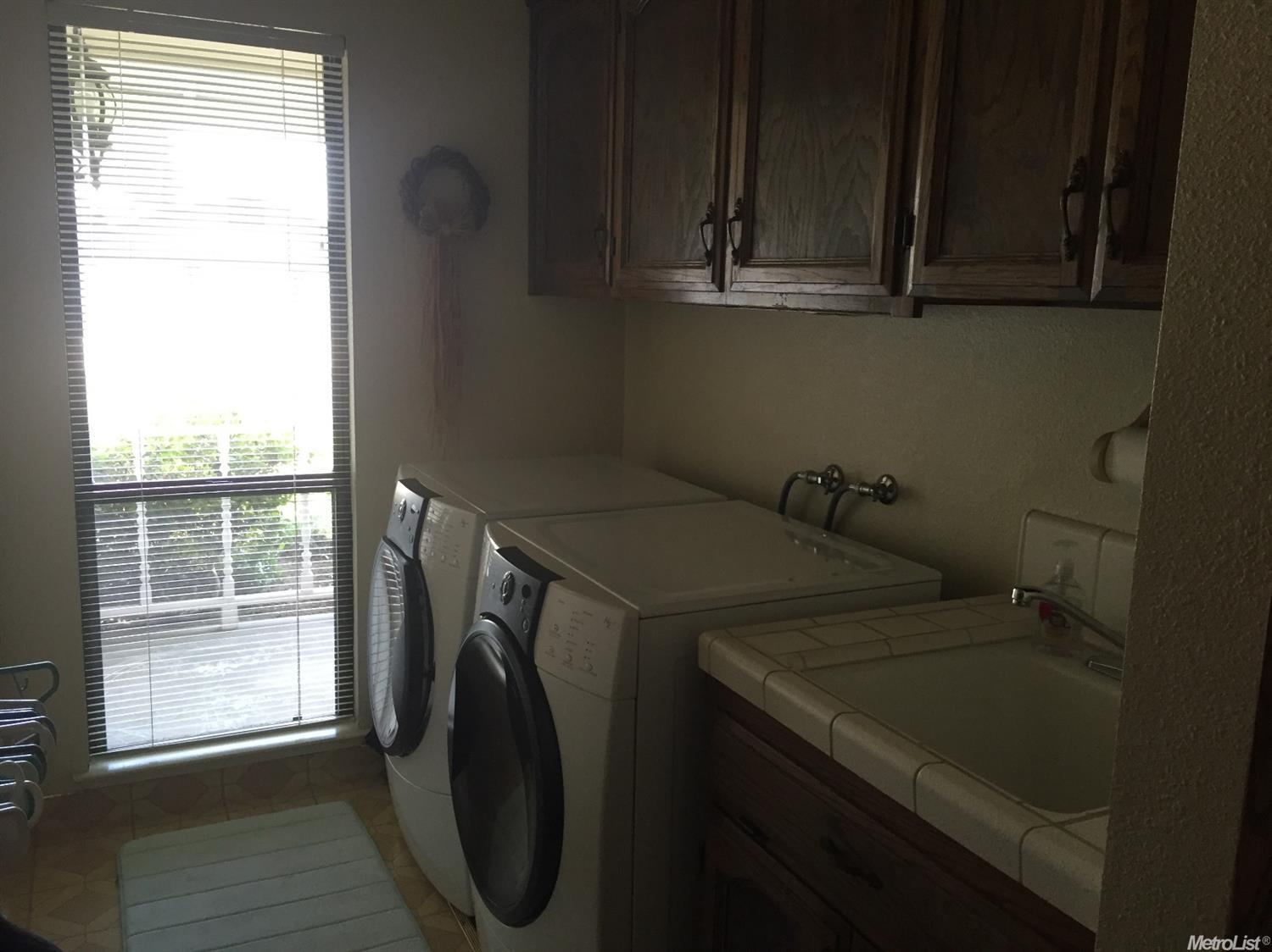 1409 Oakridge Ct, Modesto, CA 95351 photo 5