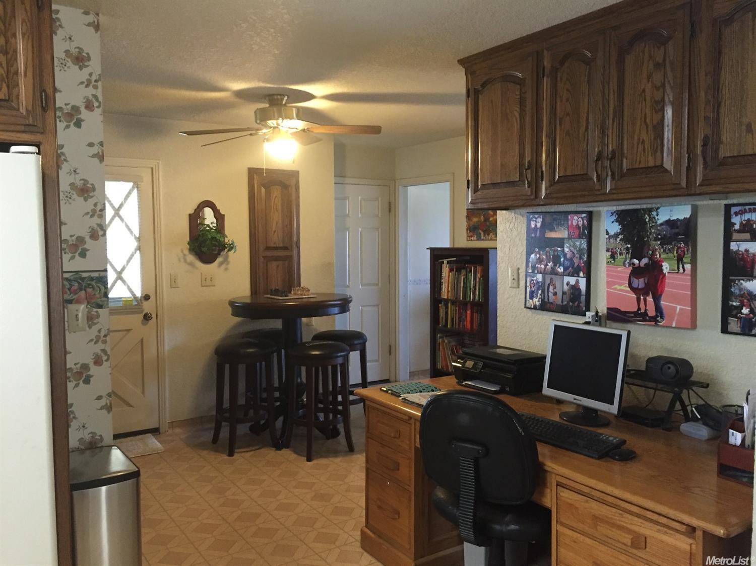 1409 Oakridge Ct, Modesto, CA 95351 photo 6