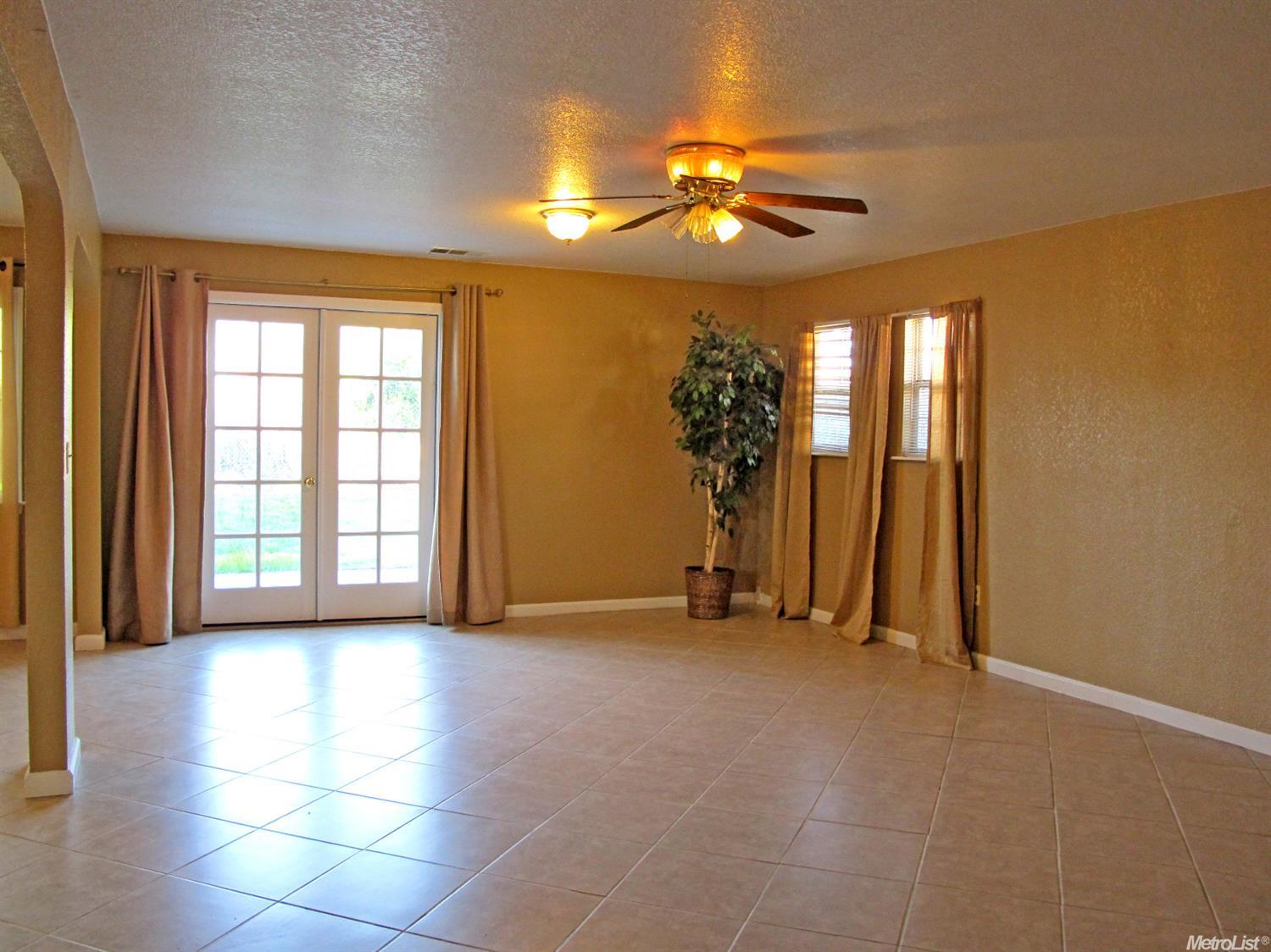 35 E 22nd, Tracy, CA 95377 photo 2
