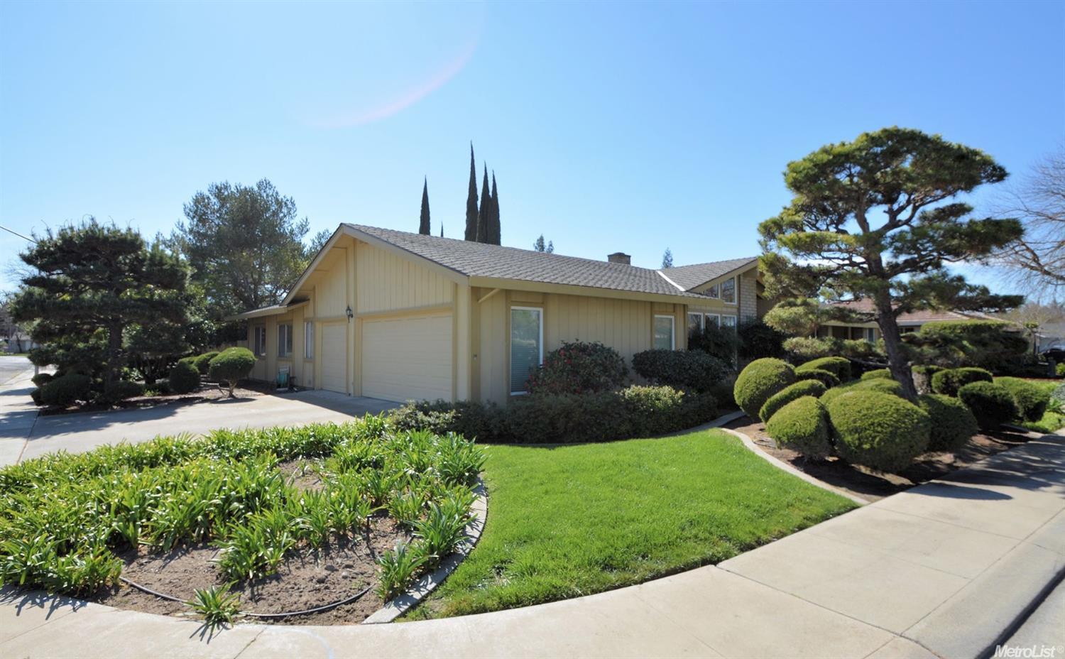 500 Colebrook Ct, Modesto, CA 95350 photo 2