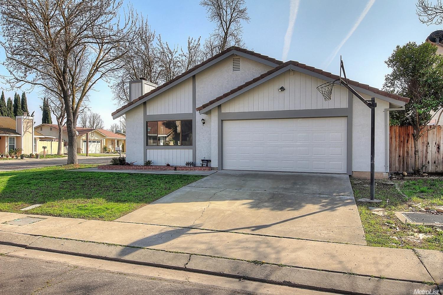 3917 Peacock Ln, Modesto, CA 95356 photo 2