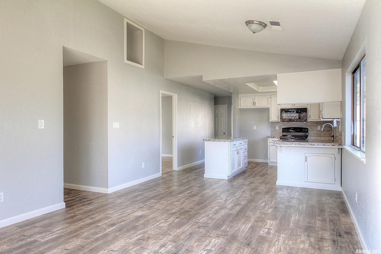 3917 Peacock Ln, Modesto, CA 95356 photo 9