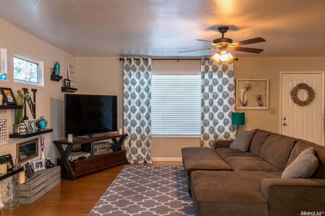 1424 Jennifer St, Ripon, CA 95366 photo 4