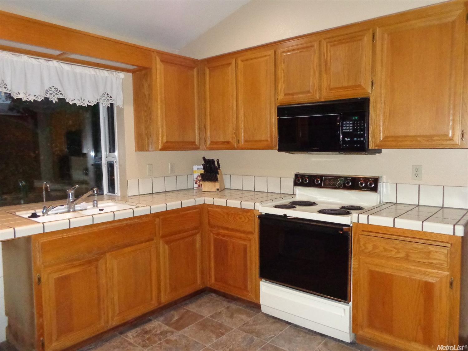 817 Salina Dr, Modesto, CA 95357 photo 3