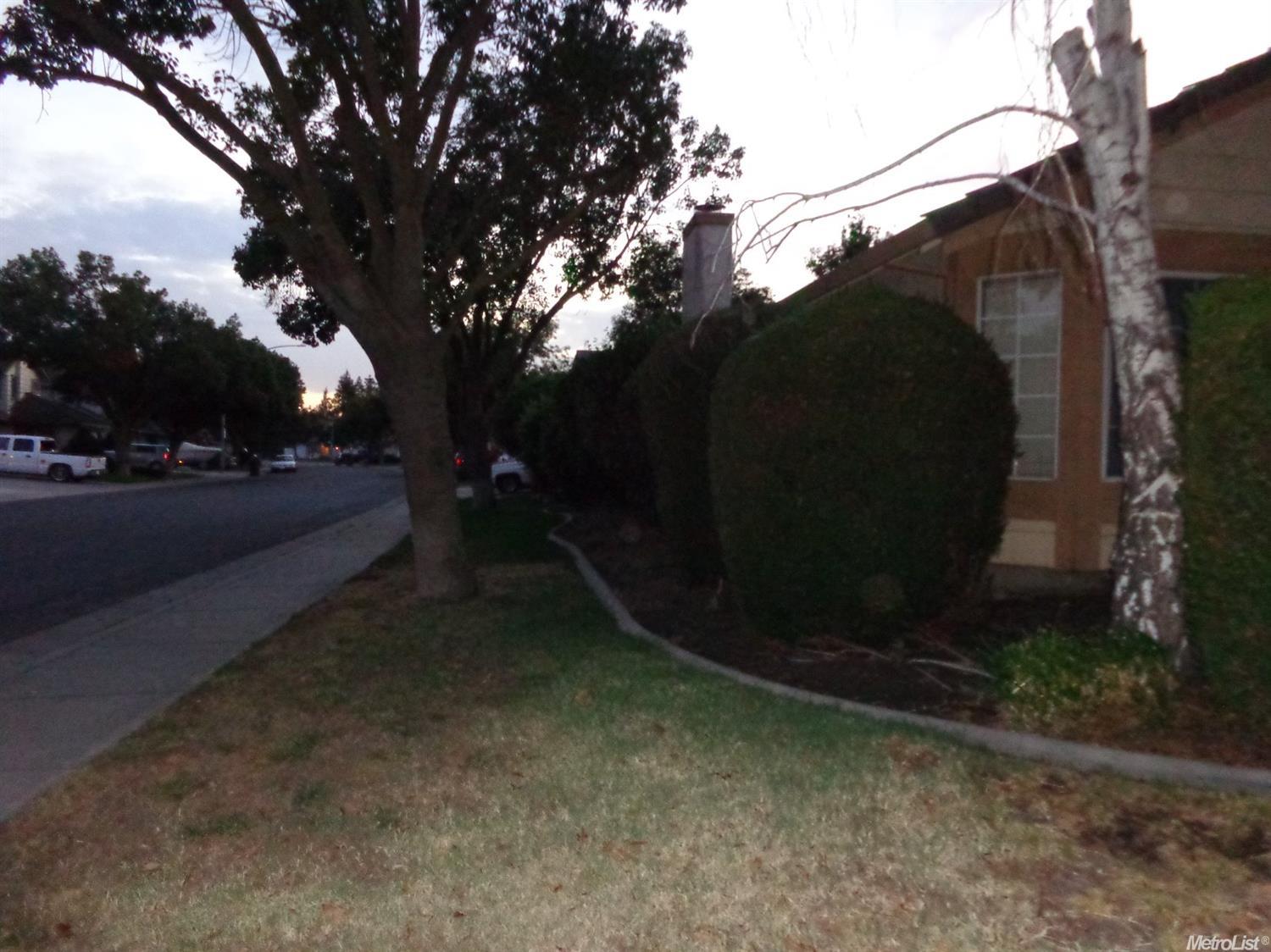 817 Salina Dr, Modesto, CA 95357 photo 2