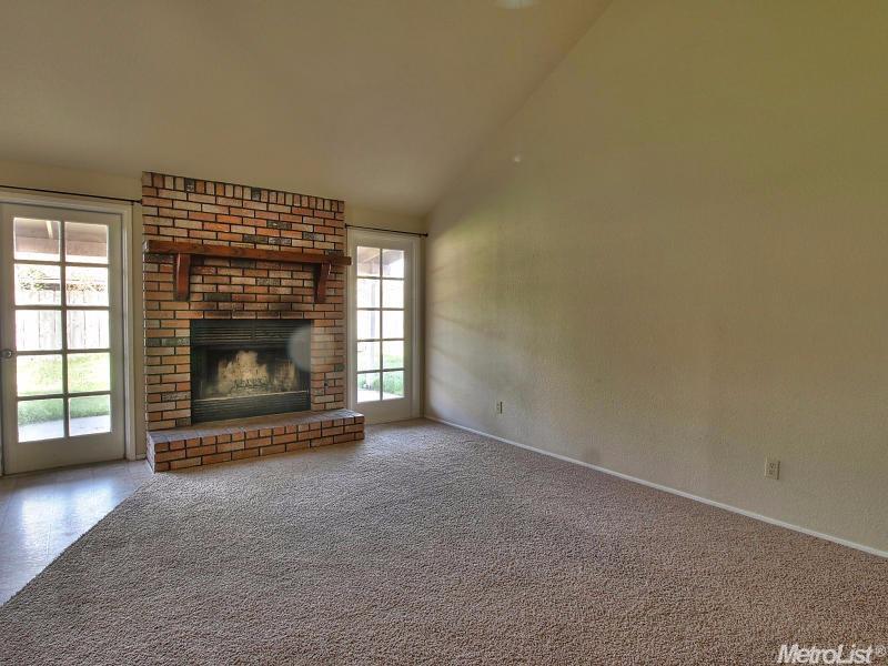 425 Mancini Way, Modesto, CA 95351 photo 2
