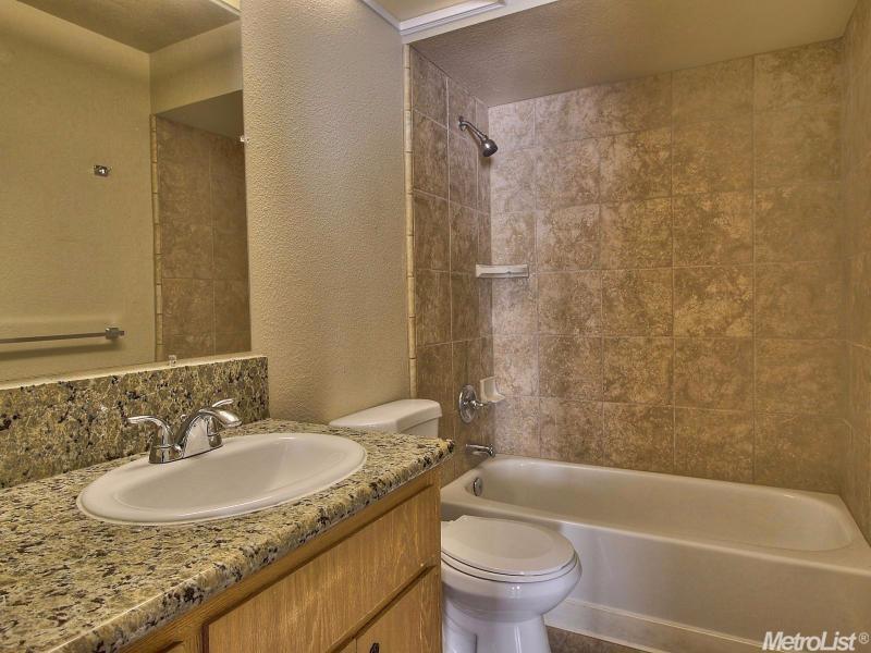 425 Mancini Way, Modesto, CA 95351 photo 9