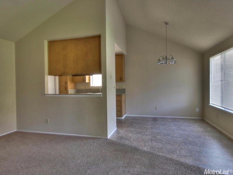 425 Mancini Way, Modesto, CA 95351 photo 3