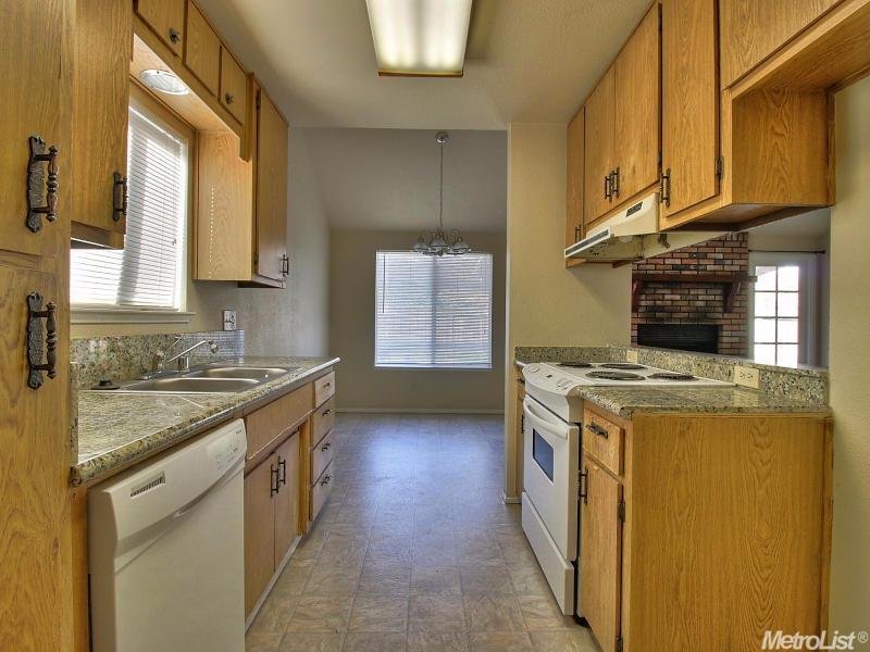 425 Mancini Way, Modesto, CA 95351 photo 4