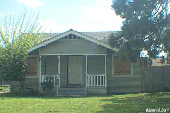 528 Angelus St, Turlock, CA 95380 photo 1