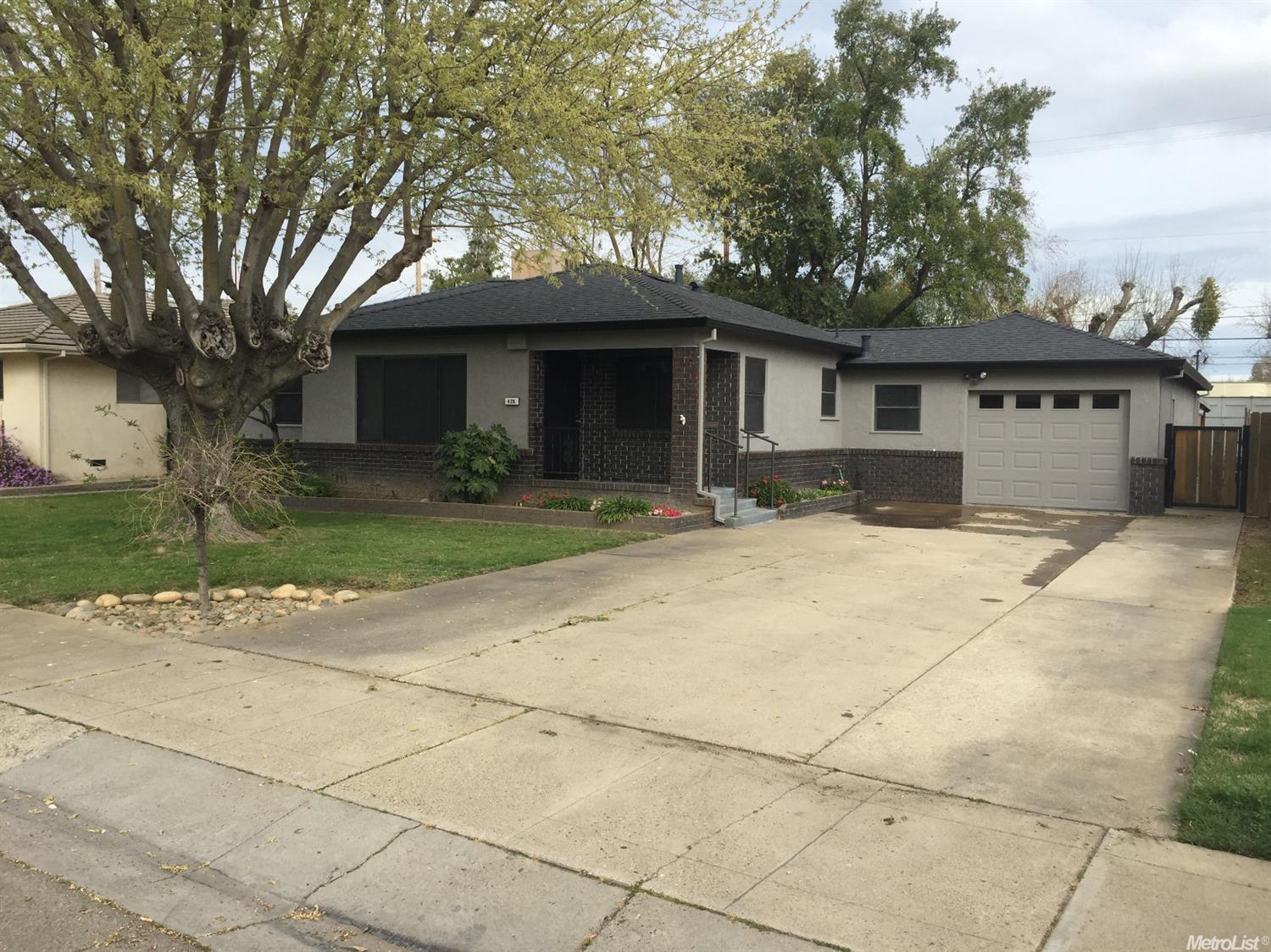 426 S Lee Ave, Lodi, CA 95240 photo 2