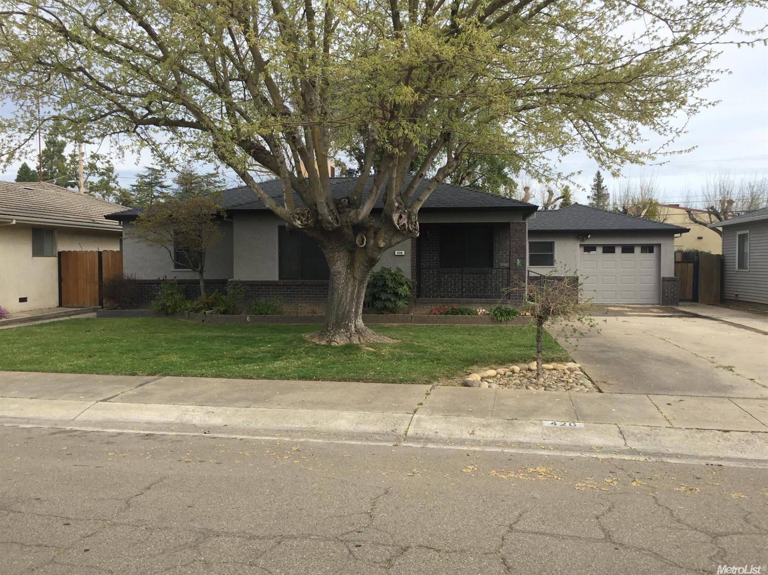 426 S Lee Ave, Lodi, CA 95240 photo 1