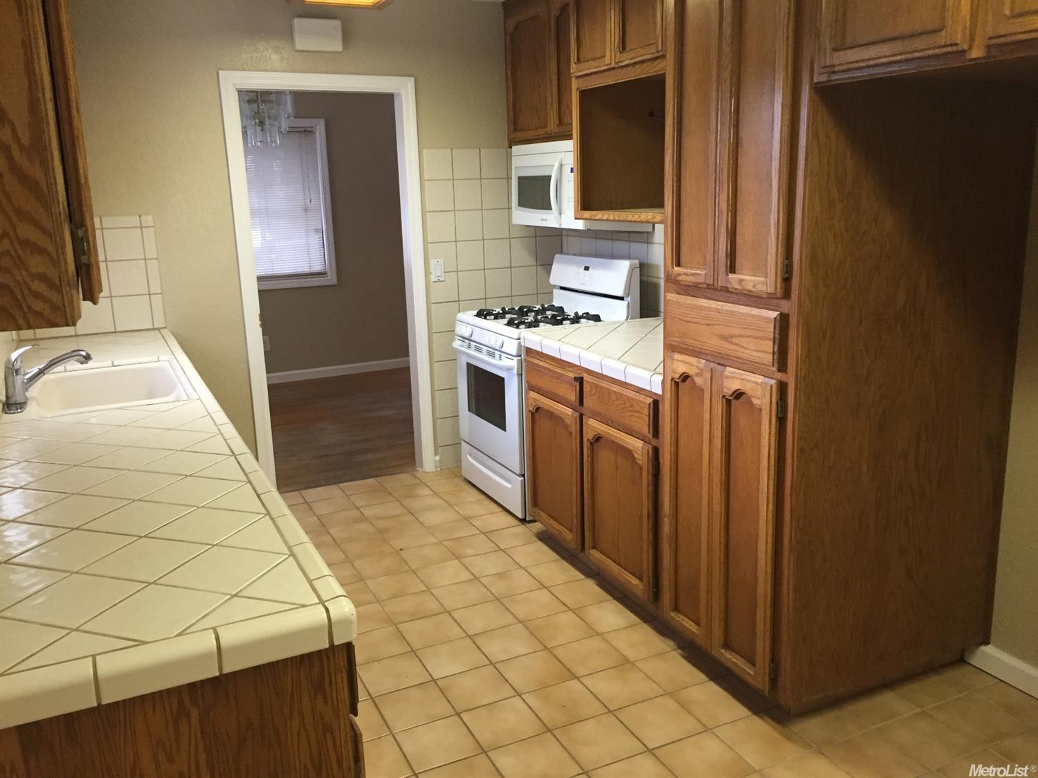 426 S Lee Ave, Lodi, CA 95240 photo 8