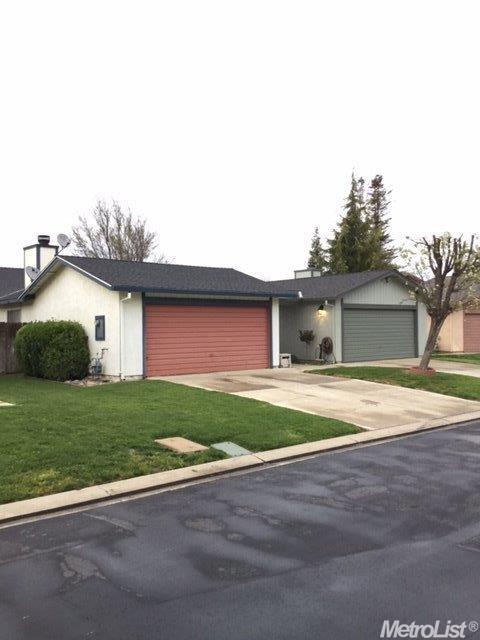 1296 Spruce Ln #3, Manteca, CA 95336 photo 2