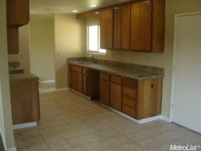 3320 Janet Dr, Modesto, CA 95350 photo 3