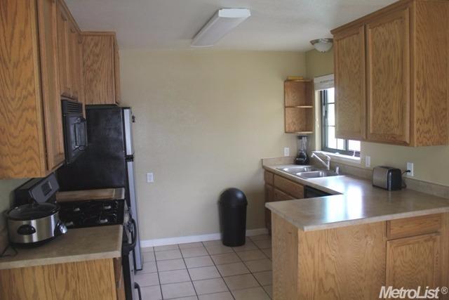 635 Martha St, Manteca, CA 95337 photo 5