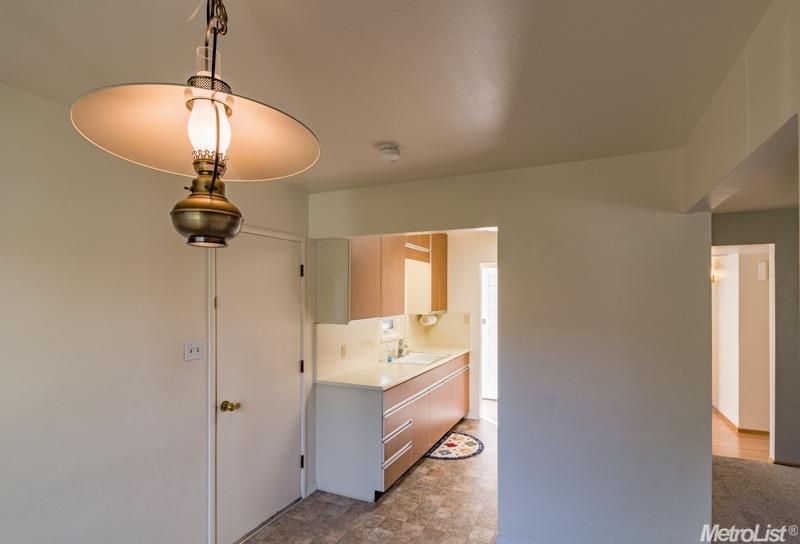 6643 Oakcrest Ave, Carmichael, CA 95608 photo 7