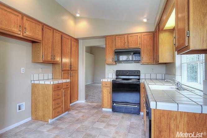 52 Phillip Ct, Tracy, CA 95376 photo 3