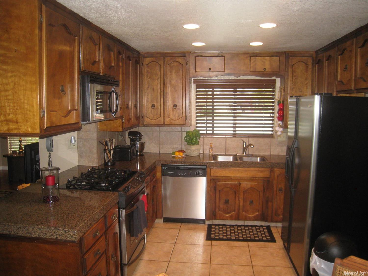 960 Gary St, Turlock, CA 95382 photo 2