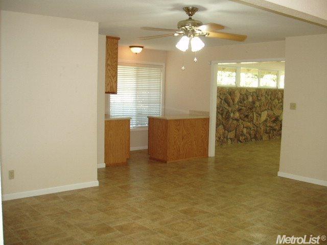 1250 Wallis Ave, Gustine, CA 95322 photo 3