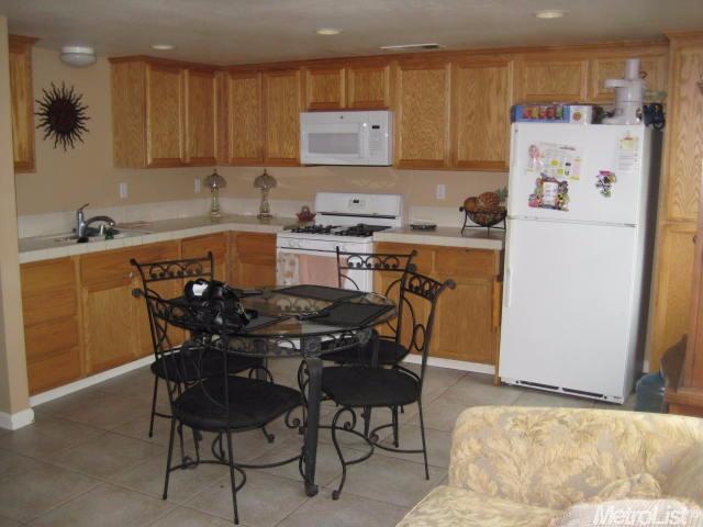1109 Alamo Ave, Modesto, CA 95351 photo 2