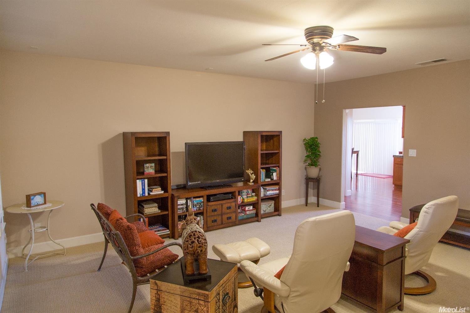 922 W 4th St, Ripon, CA 95366 photo 5