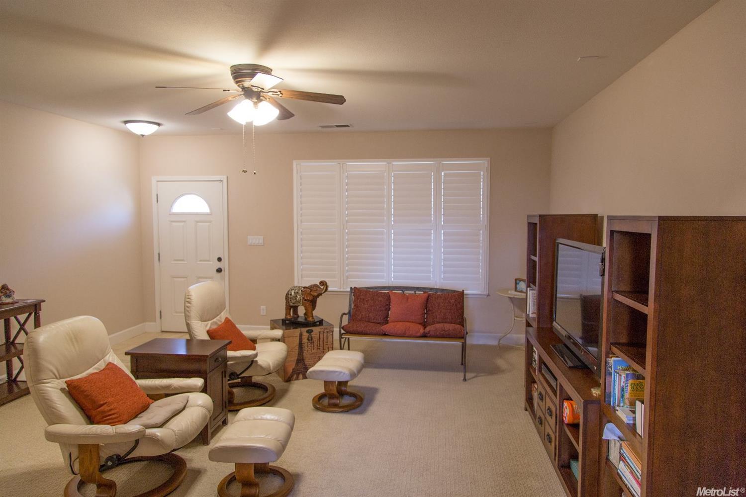 922 W 4th St, Ripon, CA 95366 photo 4