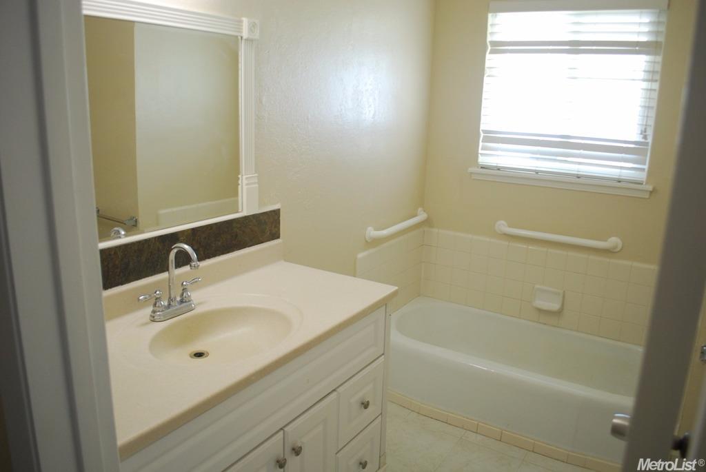 2113 Shaw Ave, Modesto, CA 95354 photo 9