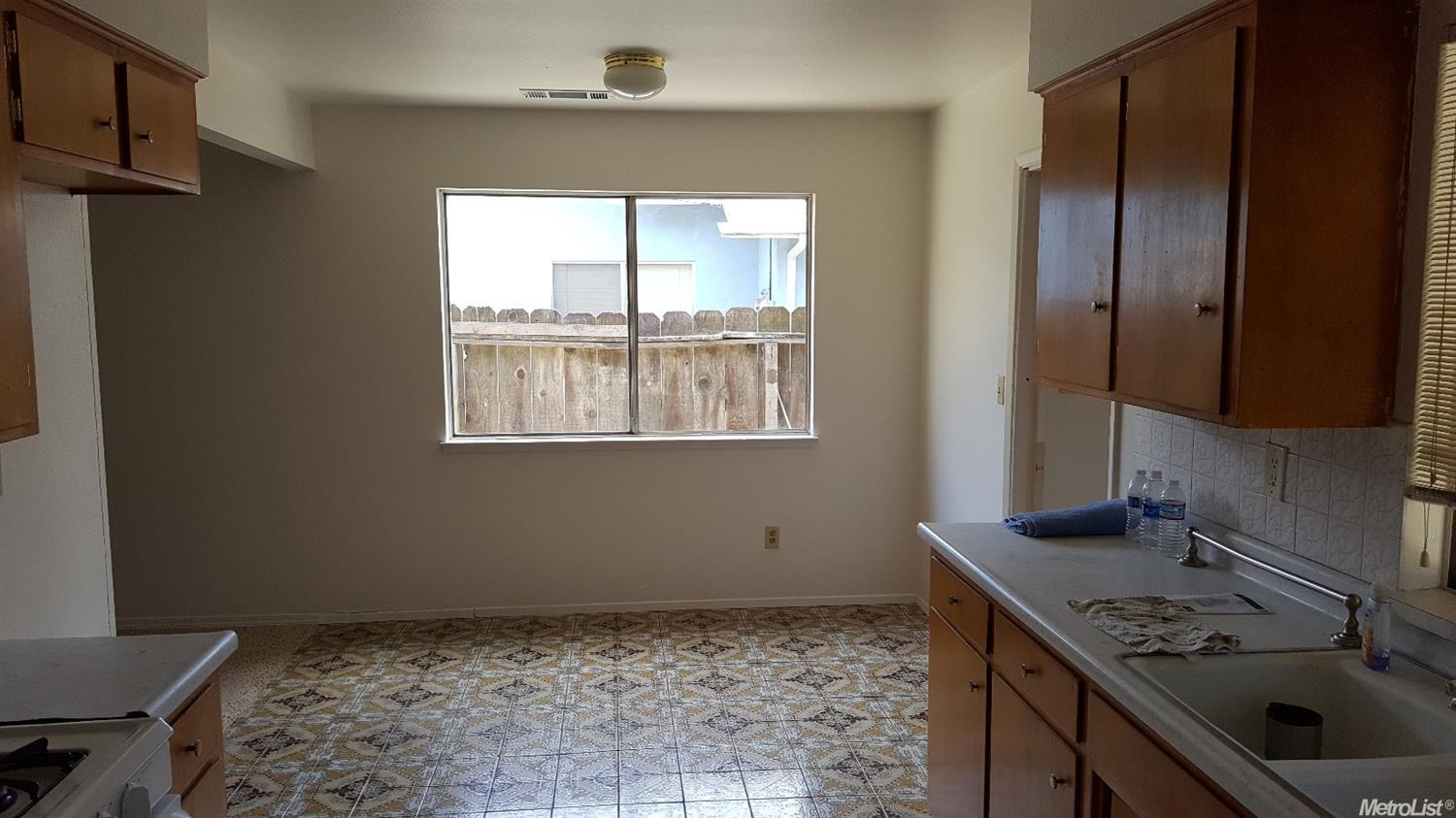 825 Snead Dr, Modesto, CA 95351 photo 4